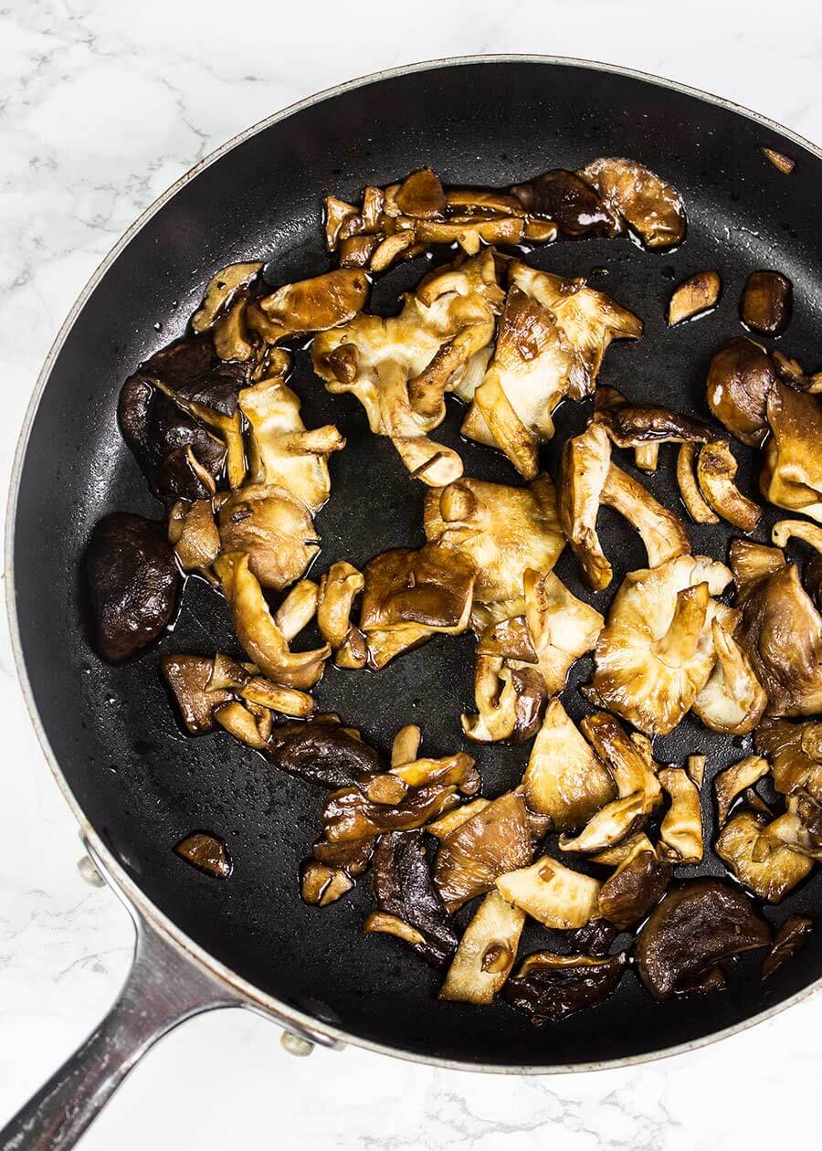 Shiitake mushrooms for black rice risotto