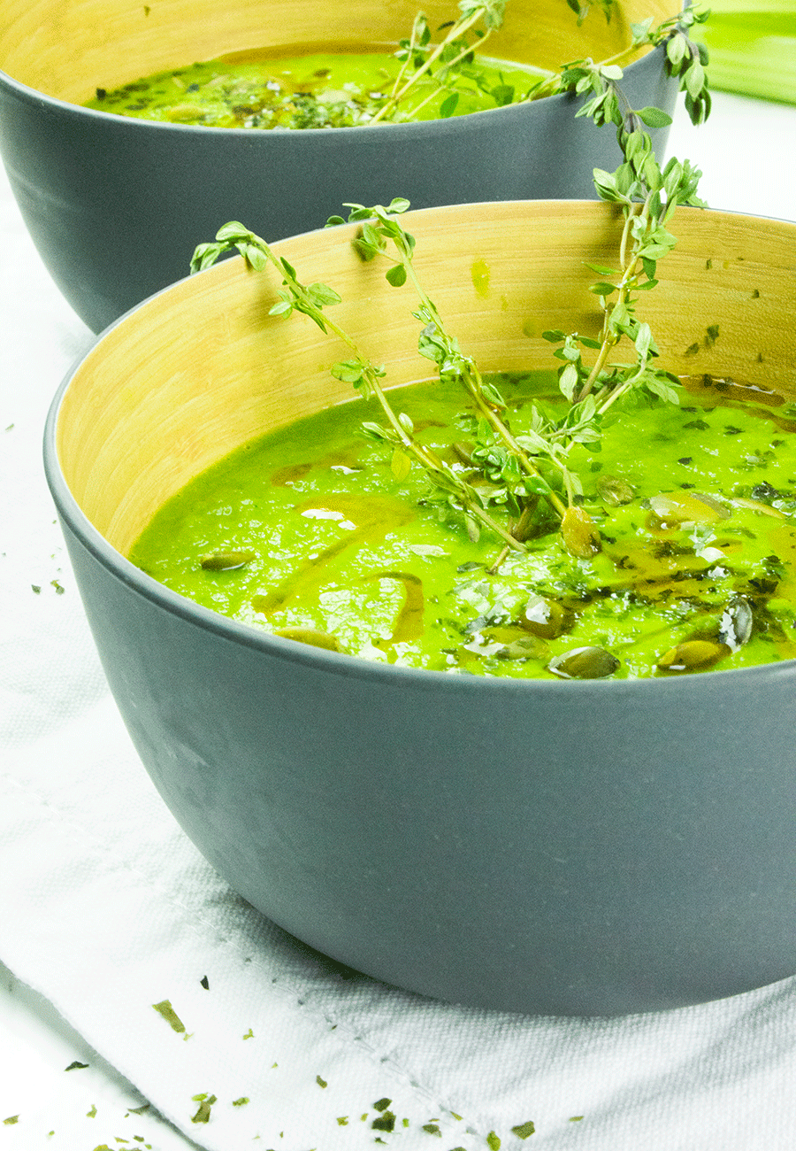 Green immune-boosting soup. Detoxifying + Vegan 