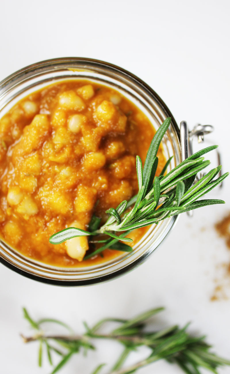 HEALTHY HOMEMADE BAKED BEANS WITH TURMERIC