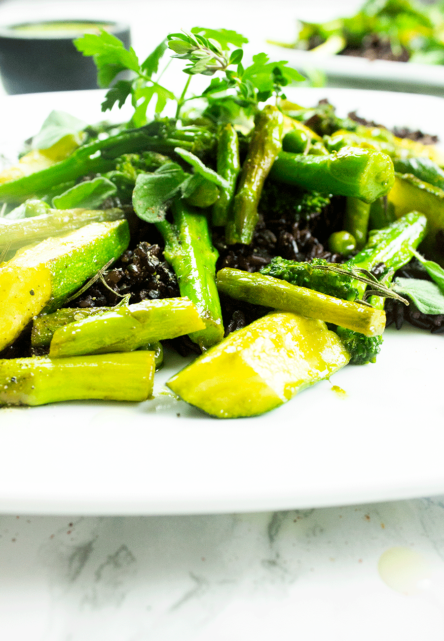 Green garden salad with black rice and a zingy spinach & garlic dressing