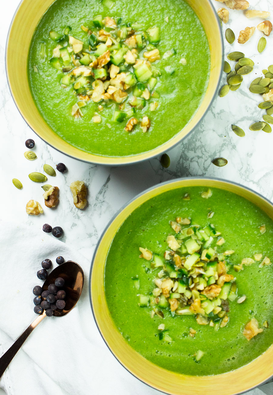 Chilled cucumber soup (raw + vegan)