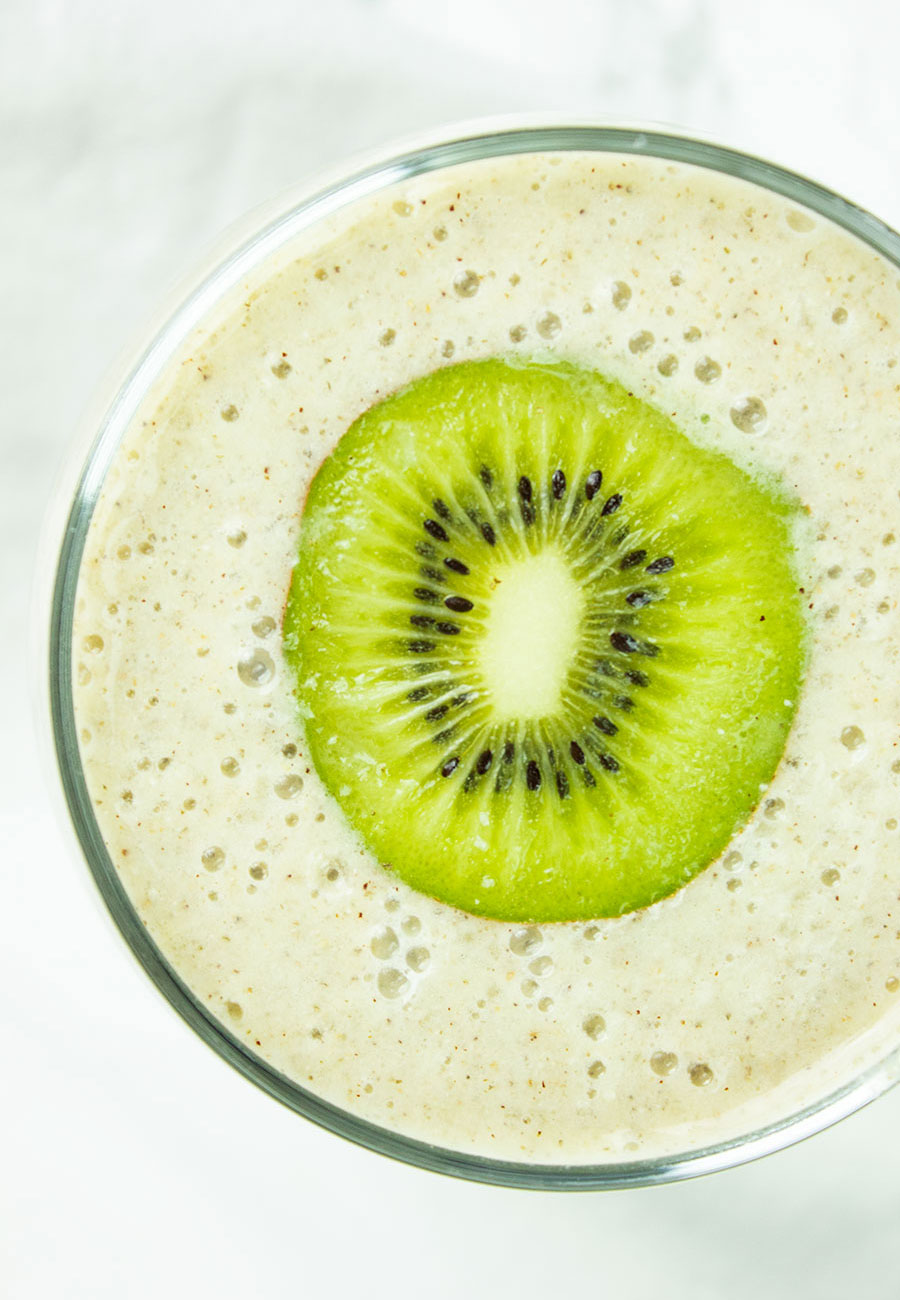 Alkaline kiwi banana ginger smoothie