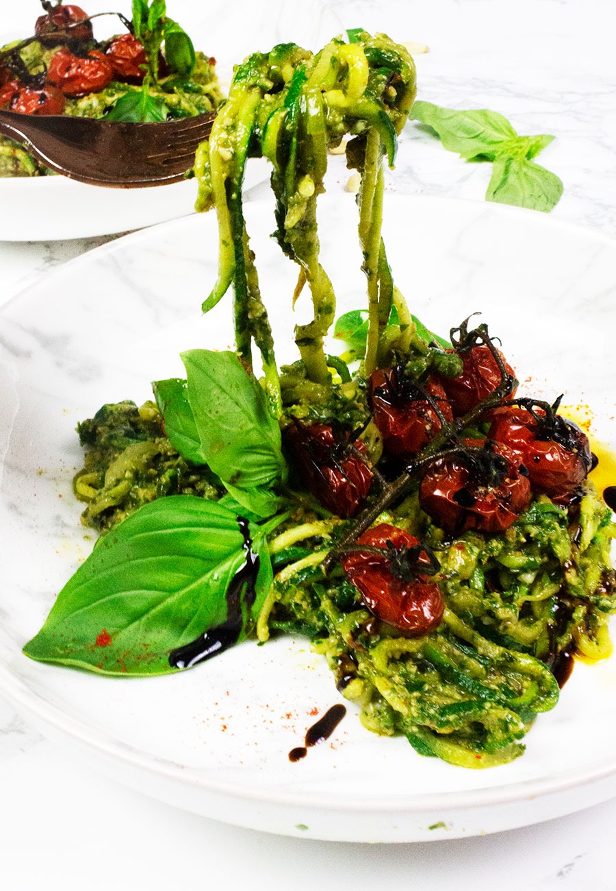 Vegan pesto pasta courgetti