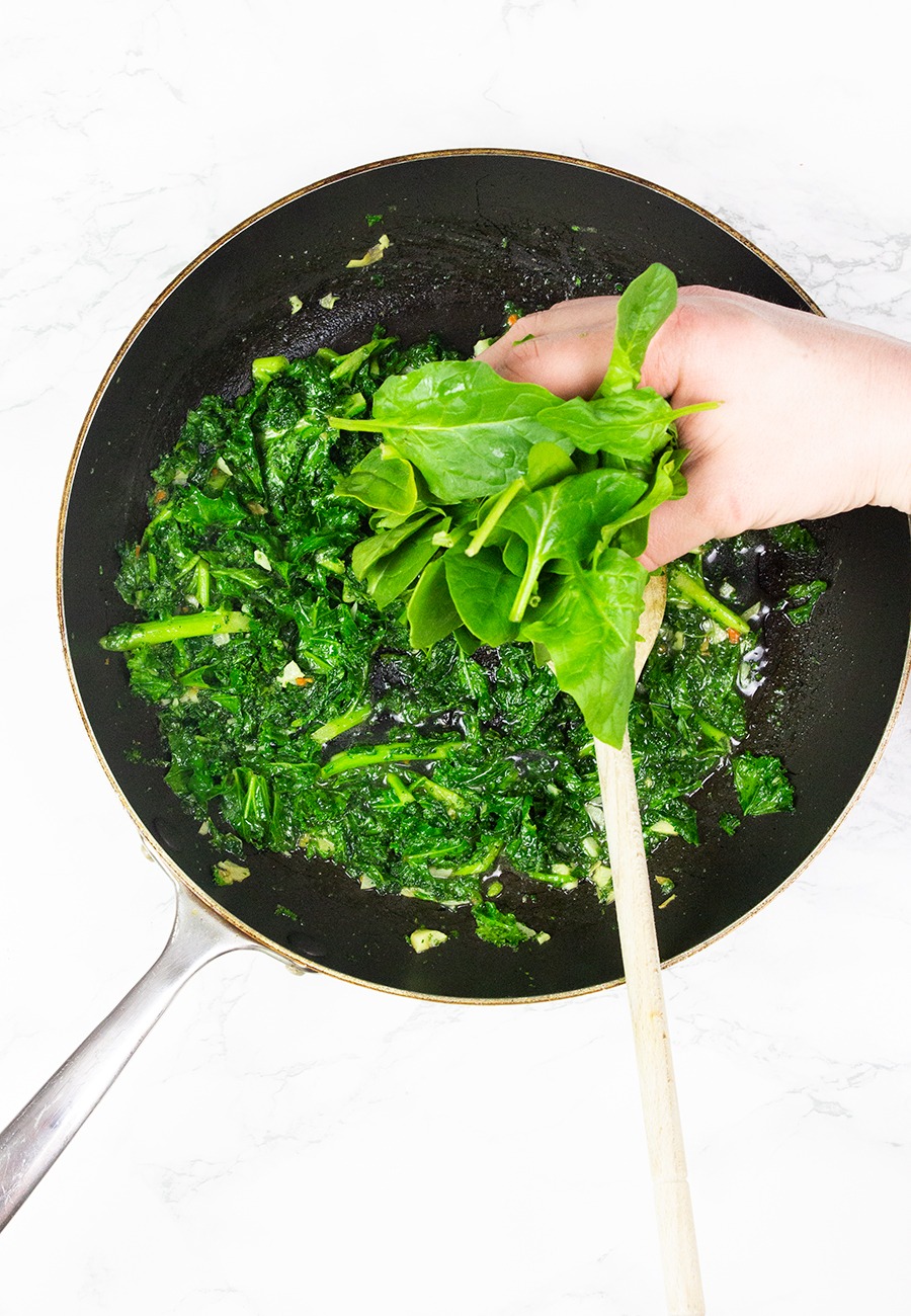 Vegan garlic spinach kale sauce 
