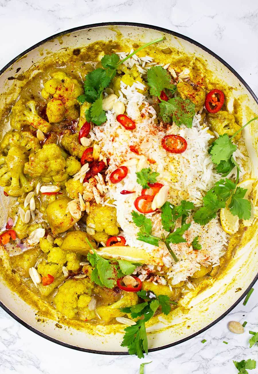 Vegetable korma with potato and cauliflower