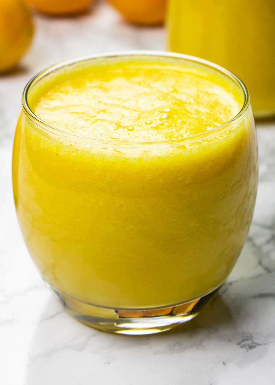 Clementine smoothie with turmeric