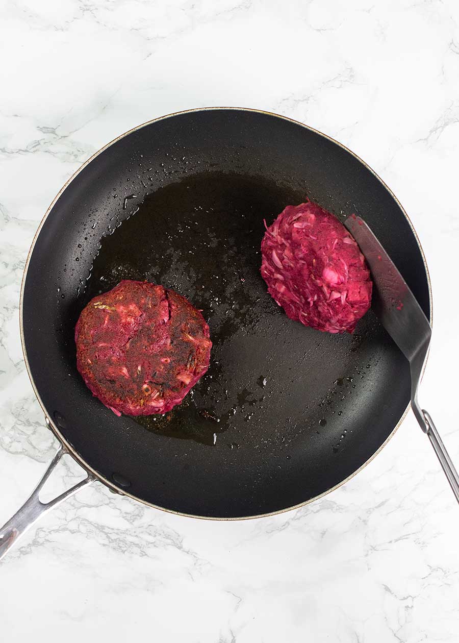 Vegan burger with beetroot 