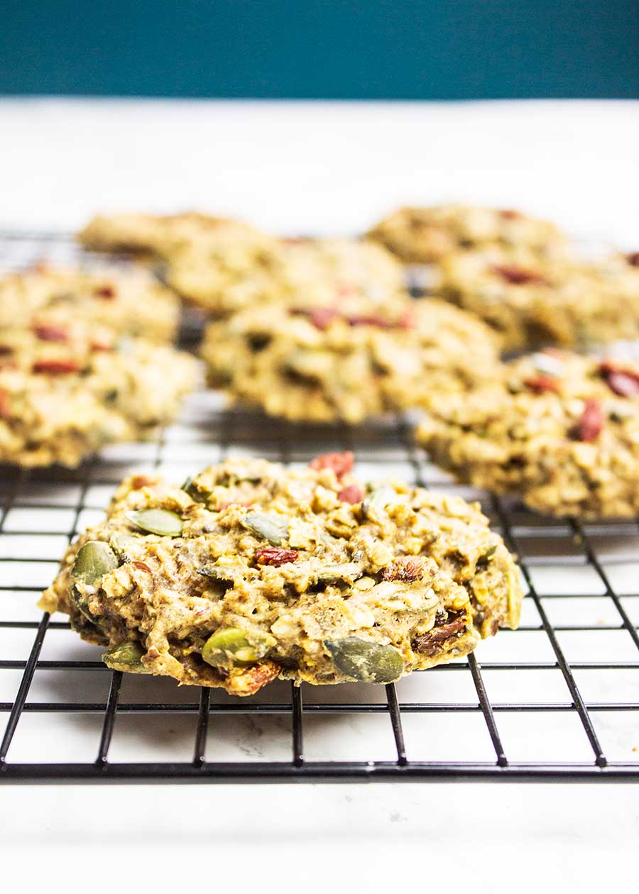 Healthy oatmeal banana cookies