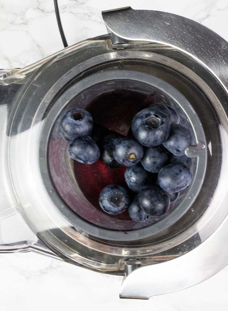 Juicing beetroot and blueberries