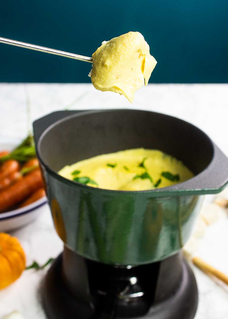 Creamy plant-based cheese sauce